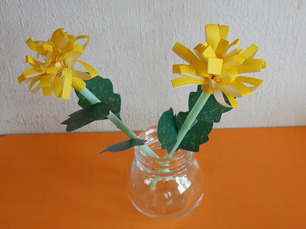No 1035 秋の室内装飾 菊の花を飾ろう 保育のひきだし こどもの可能性を引き出すアイデア集
