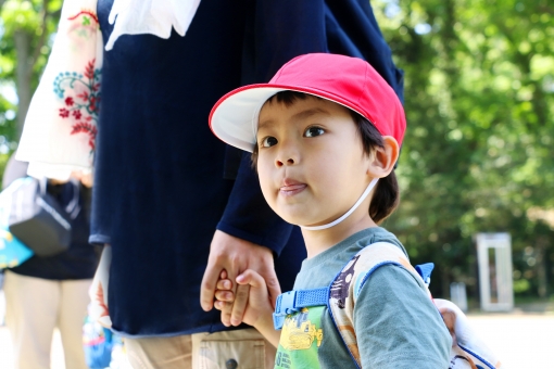 保育園の遠足で気を付けたいこと 事前の確認から当日の流れまでを解説 保育のひきだし こどもの可能性を引き出すアイデア集 保育園の遠足で気を付けたいこと 事前の確認から当日の流れまでを解説 保育のひきだし こどもの可能性を引き出すアイデア集