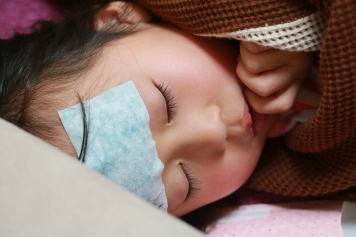 雨の日の遊び方】保育園で子どもを飽きさせない室内遊びや戸外遊びを