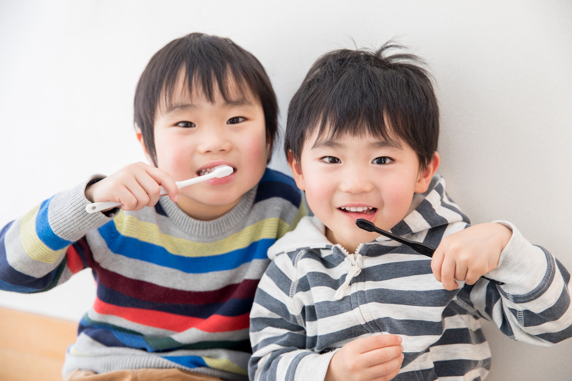 子どもが嫌がらない歯磨きのコツ 正しい仕上げもマスターしよう 保育のひきだし こどもの可能性を引き出すアイデア集