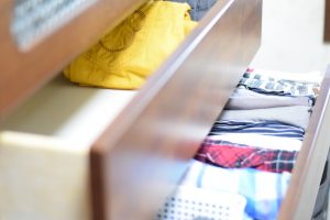 子ども服の収納アイデアまとめ 子どもが自分でできる収納を目指そう 保育のひきだし こどもの可能性を引き出すアイデア集