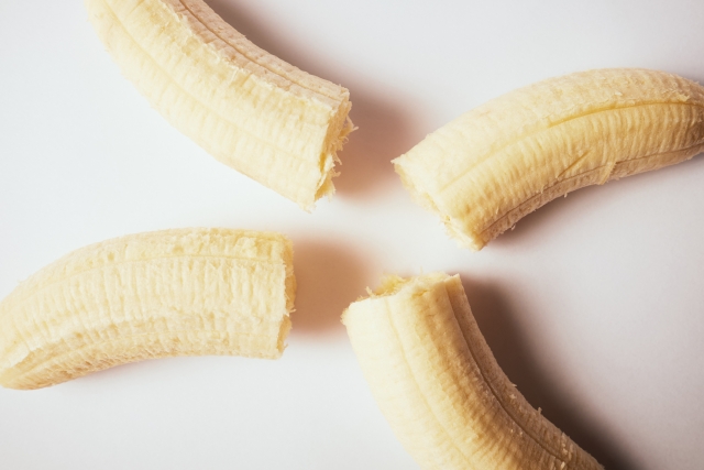 手づかみ食べはいつからはじめる スタートの仕方やおすすめレシピも紹介 保育のひきだし こどもの可能性を引き出すアイデア集