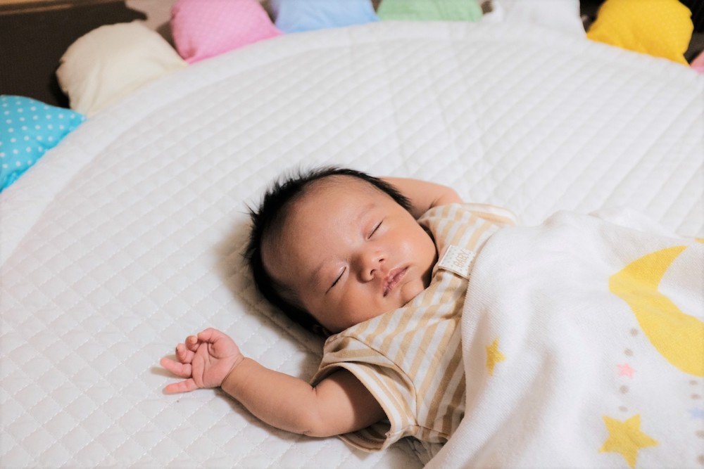 赤ちゃんのお昼寝マットは必要 ベビー布団との違いや選び方のポイントを紹介 保育のひきだし こどもの可能性を引き出すアイデア集