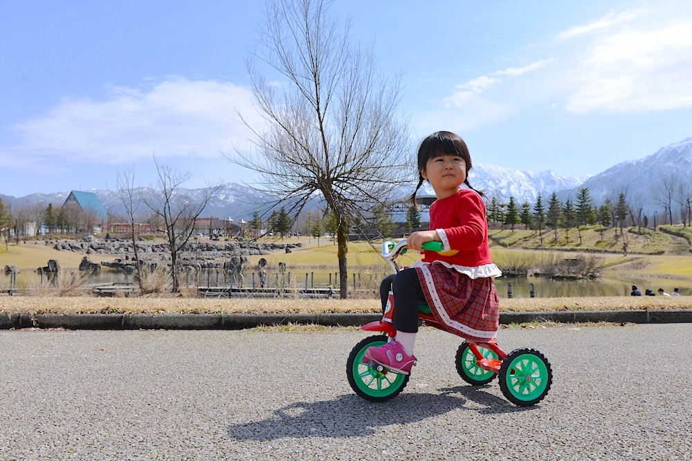 イヤイヤ期はいつからいつまで続く イヤイヤ期の期間と対処法 保育のひきだし こどもの可能性を引き出すアイデア集 イヤイヤ期はいつからいつまで続く イヤイヤ期の期間と対処法 保育のひきだし こどもの可能性を引き出すアイデア集