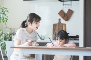 放任主義の子育ての考え方！ほったらかし育児との違いやメリットもご紹介 | 保育のひきだし ～こどもの可能性を引き出すアイデア集～