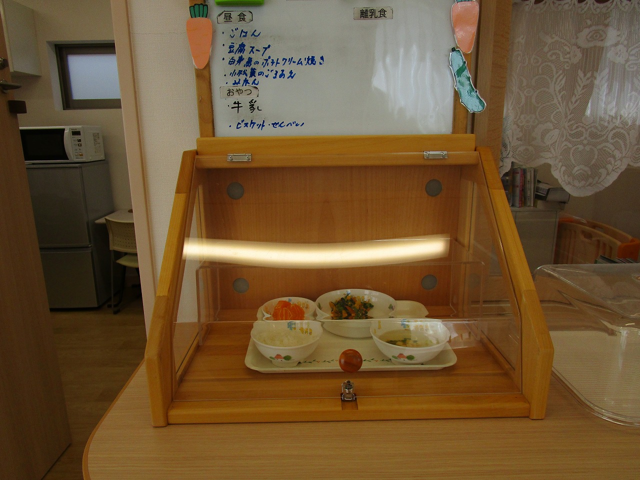 手づかみ食べはいつからはじめる スタートの仕方やおすすめレシピも紹介 保育のひきだし こどもの可能性を引き出すアイデア集